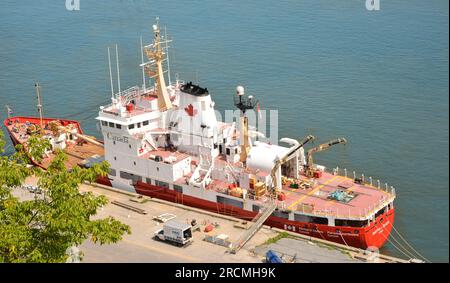 QUÉBEC, CANADA - 20 AOÛT 2014 : bateau de pêche. Vue d'en haut. Banque D'Images