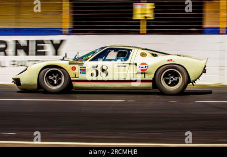 Original Ford GT40 Racing à Killarney au Cap, Afrique du Sud. Cette photographie a été prise le 4 février 2023. Banque D'Images