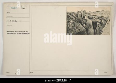 Des soldats occupent un poste d'observation dans les tranchées à Aisnetal, en France pendant la première Guerre mondiale La photographie a été prise le 12 mai 1919 par le photographe Reco. Cette image donne un aperçu des activités militaires et des stratégies défensives utilisées pendant la guerre. Banque D'Images