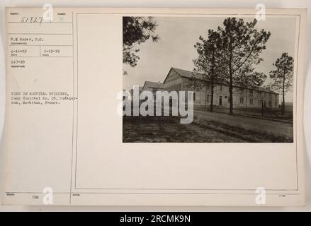 Photographie montrant une vue du bâtiment de l'hôpital du Camp Hospital n° 15 à Coatquidan, Morbihan, France. Prise par 51827 W. Soper, 8.c. Le 14 avril 1919. La photo est étiquetée avec RECO 147-F9 et a été publiée le 19 janvier 1919. Banque D'Images