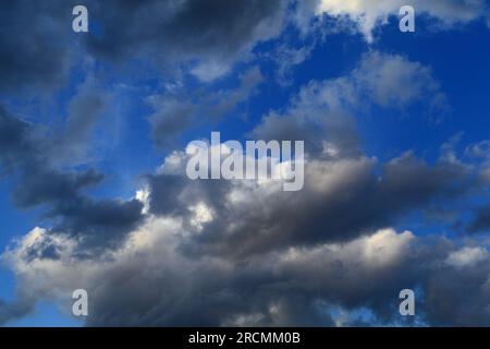 Blanc, gris, nuage noir, nuages, ciel, ciel, météo, météorologie Banque D'Images