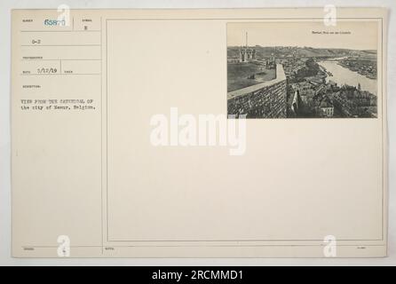 Vue depuis la cathédrale de la ville de Namur, Belgique pendant la première Guerre mondiale La photographie, prise le 12 mai 1919, montre le paysage de la ville avec la Citadelle de Namur en arrière-plan. L'image offre une perspective historique sur les activités militaires dans la région pendant la guerre. Banque D'Images