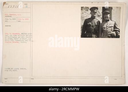 Le colonel Sheehan a pris cette photographie le 1 août 1918, pendant la première Guerre mondiale. Il montre le colonel D. Chambrun, ancien attaché militaire français à Washington, et le colonel Preston A. Brown, chef d'état-major et commandant de la 3e division, à Château Thierry, en France. Cette photo a été approuvée par le censeur de l'A.E.F. le 23 juillet 1918. Banque D'Images