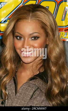 Beyonce Knowles assiste au Jingle ball 2004 de Z100 au Madison Square Garden à New York sur 10 décembre 2004. Crédit photo : Henry McGee/MediaPunch Banque D'Images