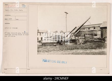 Canon de mer de l'armée '8' avec support de chemin de fer de chariot Barbette à l'altitude maximale. Cette photographie a été prise en 1918 et montre différents types de munitions utilisées pendant la première Guerre mondiale L'engin spécifique dans l'image a un numéro d'identification unique de 484231 au Engnr. Div Ordn. Service Cette photographie est réservée à un usage officiel.' Banque D'Images