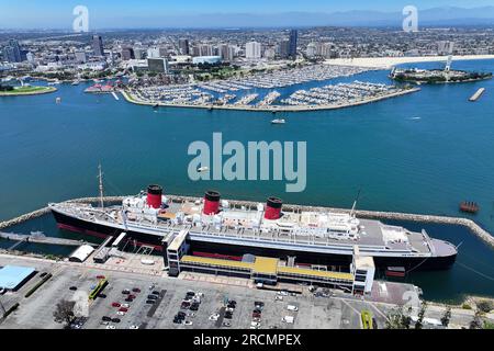 Une vue aérienne générale du Queen Mary, vendredi 14 juillet 2023, à long Beach, Etalonnage Banque D'Images