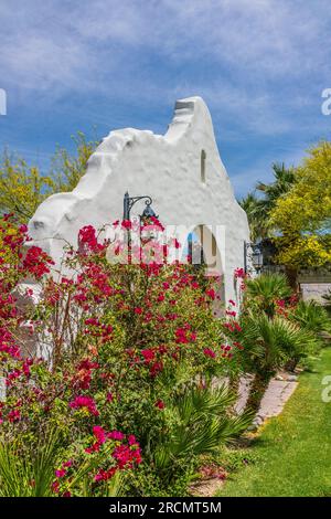 La salle de mariage en plein air à l'Oasis de la Vallée de la mort, anciennement appelé Furnace Creek Inn and Ranch Resort. Banque D'Images