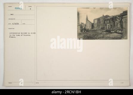 L'image montre la destruction généralisée des maisons dans la ville de Rouwers, en France pendant la première Guerre mondiale. Le photographe a capturé la scène le 5/12/19. Cette photographie met en lumière l'impact dévastateur de la guerre sur les infrastructures civiles. Banque D'Images