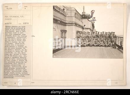 Le général John J. Pershing et les officiers de son état-major à bord du SS Leviathan, retournant aux États-Unis depuis la France. Photo prise le 6 septembre 1919. Les individus sur la photo comprennent les généraux de division Charles P. Summerall, Walter Bethel, John L. Hines, Fox Connor, Andre Brewster, Robert C. Davis, et le lieutenant-colonel Albert S. Kuegle. Banque D'Images