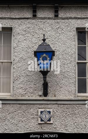 Athboy, comté de Meath, Irlande, 4 juillet 2023. Panneau Garda en face de la gare Athboy Garda, Meath Banque D'Images