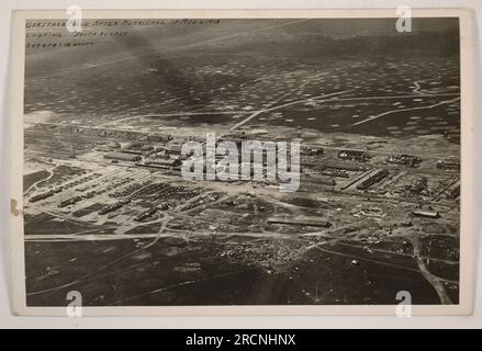 Photographie aérienne de Gerstner Field à Lake Charles, Louisiane, prise après l'ouragan qui s'est produit le 6 août 1918. La photographie a été prise à 600 pieds au-dessus du sol, face au sud-est. Le numéro de référence de l'image est 249 478.7.18.600 ft. Banque D'Images