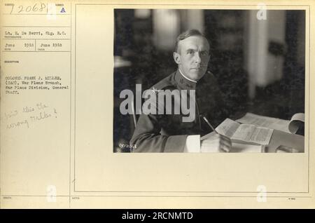 Colonel Frank J. Miller, (CAC), Direction des plans de guerre, Division des plans de guerre, État-major général, Photographié par Lt. E. de Berri, SIG. R. C., en juin 1918. Banque D'Images