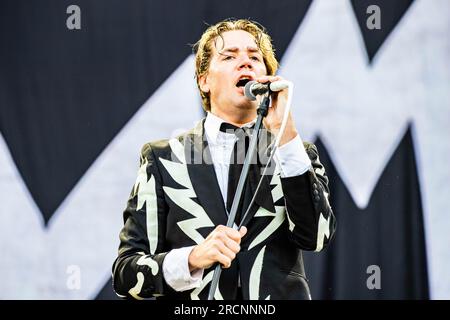 Milan, Italie. 15 juillet 2023. Le groupe suédois THE HIVES se produit en direct sur scène à Ippodromo SNAI la Maura pendant le 'i-Days Milano Coca-Cola Festival'. Crédit : Rodolfo Sassano/Alamy Live News Banque D'Images