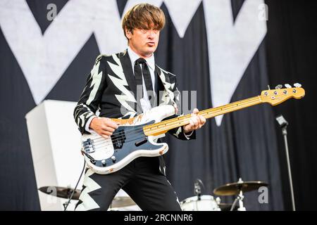 Milan, Italie. 15 juillet 2023. Le groupe suédois THE HIVES se produit en direct sur scène à Ippodromo SNAI la Maura pendant le 'i-Days Milano Coca-Cola Festival'. Crédit : Rodolfo Sassano/Alamy Live News Banque D'Images