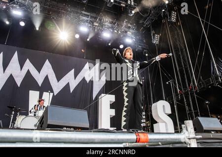 Milan, Italie. 15 juillet 2023. Le groupe suédois THE HIVES se produit en direct sur scène à Ippodromo SNAI la Maura pendant le 'i-Days Milano Coca-Cola Festival'. Crédit : Rodolfo Sassano/Alamy Live News Banque D'Images