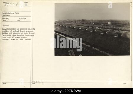 Une vue panoramique des activités Q.M. à Gievres, France pendant la première Guerre mondiale La photo a été prise le 1 décembre 1918 par le sergent G. Ryden et reçue le 12 mars 1919. Il montre une partie du transport et du stockage tirés par les animaux au dépôt, vu du toit de la centrale. Banque D'Images