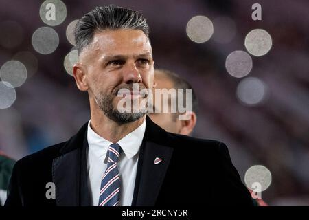 Buenos Aires, Argentine. 15 juillet 2023. Martin Demichelis, entraîneur de River plate, se penche sur le match entre River plate et Estudiantes dans le cadre de la Liga Profesional 2023 à l'Estadio Mas Monumental Antonio Vespucio Liberti. Note finale : River plate 3:1 Estudiantes crédit : SOPA Images Limited/Alamy Live News Banque D'Images