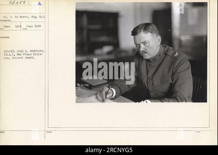 Colonel John E. Stephens, (F.A.), Division des plans de guerre, état-major général, photographié en juin 1918 par le lieutenant E. de Berri, photographe du signal corps. Banque D'Images