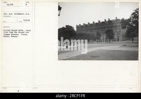 Ceci est une photographie montrant l'Elysee Palace Hotel à Paris, France. La photographie a été prise par le caporal J.N. Hillhduse et reçu avec le numéro d'identification 111-SC-12379. Il a été pris le 8 mai 1918 et a été publié comme un document officiel. L'hôtel est vu de l'avenue des champs Elysées. Banque D'Images