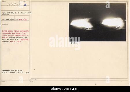 Sergent 1st Cl. C. H. White de la E 149th Regt. Artillerie de campagne, anciennement le 1st Regt. F.A., ILL., N.G., est photographié en train de tirer pendant la première Guerre mondiale à Reherrey, France, le 3 mai 1918. La photographie a été prise par le photographe RECO et porte le numéro 11977. Il a été censuré et publié par M.I.B. Censurer le 10 juin 1918. Banque D'Images