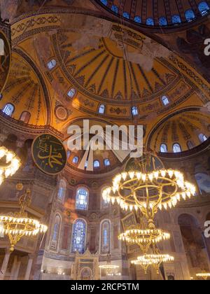 Intérieur de la mosquée Sainte-Sophie, Sultanahmet, Istanbul, Turquie Banque D'Images