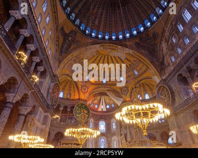 Intérieur de la mosquée Sainte-Sophie, Sultanahmet, Istanbul, Turquie Banque D'Images