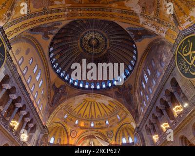 Intérieur de la mosquée Sainte-Sophie, Sultanahmet, Istanbul, Turquie Banque D'Images