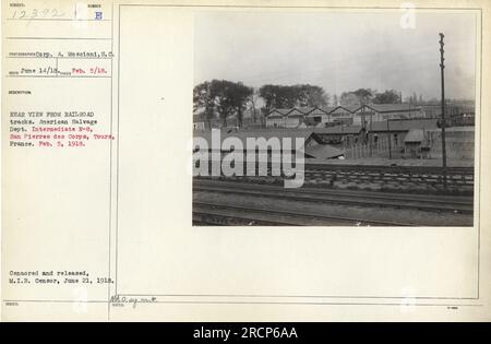 Vue arrière d'une voie ferrée à l'American Salvage Department Intermediate N-8 à San pierres des corps, Tours, France. La photo a été prise par Corp. A. Moscioni, S.C. le 5 février 1918. Il a été censuré et publié par le M.I.B. Censurer le 21 juin 1918. Banque D'Images