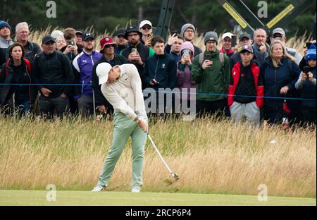 North Berwick, East Lothian, Écosse, Royaume-Uni. 16 juillet 2023. Rory McIlroy joue un tir d'approche au 3e trou lors de la finale du Genesis Scottish Open au Renaissance Club à North Berwick. Iain Masterton/Alamy Live News Banque D'Images