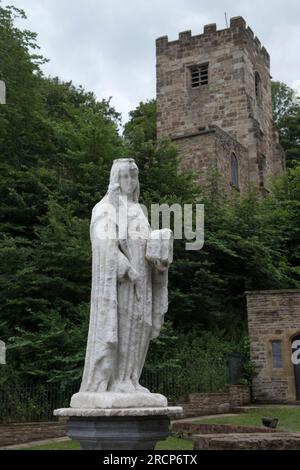 Saint Winefride, statue au puits et sanctuaire de Saint Winefride. Holywell, Flintshire, pays de Galles 25 juin 2023. ANNÉES 2000 ROYAUME-UNI HOMER SYKES Banque D'Images