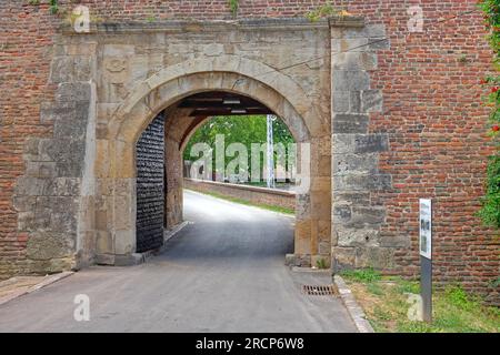 Belgrade, Serbie - 5 juillet 2021 : porte extérieure Stambol monument historique au parc Kalemegdan forteresse été dans la vieille ville. Banque D'Images