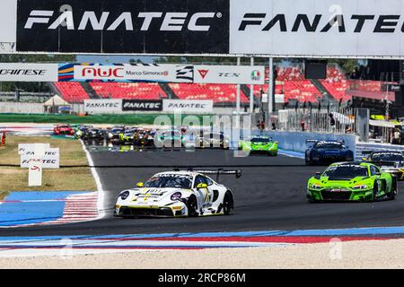 911 Ayhancan Güven, Aliaksandr MALYKHIN, traitement pur Porsche 911 GT3 R (992), action lors de la 5e manche du GT World Challenge Europe Sprint Cup 2023, à Misano, Italie du 14 au 16 juillet 2023 - photo Grégory Lenormand/DPPI crédit : DPPI Media/Alamy Live News Banque D'Images