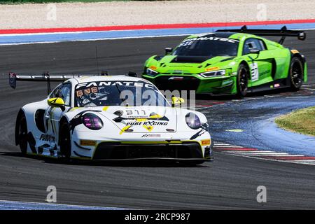 911 Ayhancan Güven, Aliaksandr MALYKHIN, traitement pur Porsche 911 GT3 R (992), action lors de la 5e manche du GT World Challenge Europe Sprint Cup 2023, à Misano, Italie du 14 au 16 juillet 2023 - photo Grégory Lenormand/DPPI crédit : DPPI Media/Alamy Live News Banque D'Images