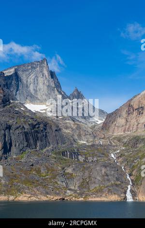 Paysage magnifique passant par Prince Christian Sound, Prins Cristian Sund, au sud du Groenland en juillet Banque D'Images