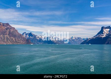 Paysage magnifique passant par Prince Christian Sound, Prins Cristian Sund, au sud du Groenland en juillet Banque D'Images