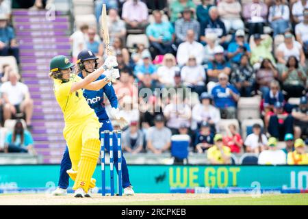 Southampton, Royaume-Uni. 16 juillet 2023. Annabel Sutherland (Australie) lors du 2e match ODI de la Womens Ashes 2023 Series entre l'Angleterre et l'Australie à l'Ageas Bowl à Southampton, en Angleterre. (Liam Asman/SPP) crédit : SPP Sport Press photo. /Alamy Live News Banque D'Images