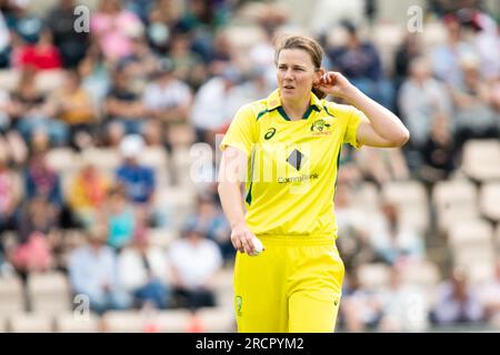 Southampton, Royaume-Uni. 16 juillet 2023. Thalia McGrath (Australie) lors du 2e match ODI de la Womens Ashes 2023 Series entre l'Angleterre et l'Australie à l'Ageas Bowl à Southampton, en Angleterre. (Liam Asman/SPP) crédit : SPP Sport Press photo. /Alamy Live News Banque D'Images