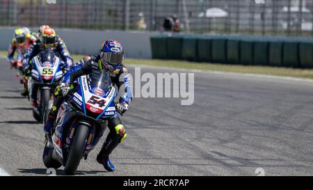 Imola, Italie. 16 juillet 2023. Autodromo Internazionale Enzo e Dino Ferrari, Imola, Italie, 16 juillet 2023, N°54 Toprak Razgatlioglu TUR Yamaha YZF R1 Yamaha WorldSBK Team lors de Prometeon Italian Round FIM Superbike World Championship 2023 - Race2 - World Superbike - SBK Credit : Live Media Publishing Group/Alamy Live News Banque D'Images