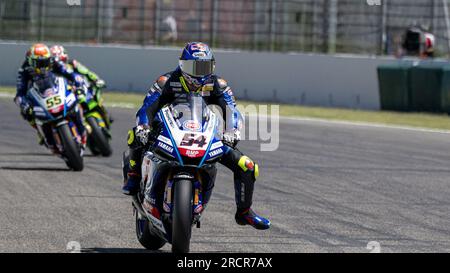 Imola, Italie. 16 juillet 2023. Autodromo Internazionale Enzo e Dino Ferrari, Imola, Italie, 16 juillet 2023, N°54 Toprak Razgatlioglu TUR Yamaha YZF R1 Yamaha WorldSBK Team lors de Prometeon Italian Round FIM Superbike World Championship 2023 - Race2 - World Superbike - SBK Credit : Live Media Publishing Group/Alamy Live News Banque D'Images