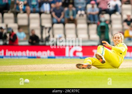 Southampton, Royaume-Uni. 16 juillet 2023. Ashleigh Gardner (Australie) lors de la 2e partie ODI de la Womens Ashes 2023 Series entre l'Angleterre et l'Australie à l'Ageas Bowl à Southampton, Angleterre. (Liam Asman/SPP) crédit : SPP Sport Press photo. /Alamy Live News Banque D'Images