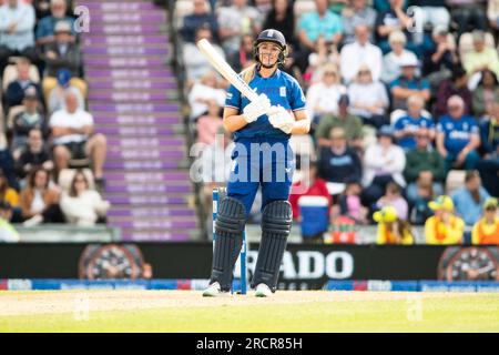 Southampton, Royaume-Uni. 16 juillet 2023. Sarah Glenn (Angleterre) lors du 2e match ODI de la Womens Ashes 2023 Series entre l'Angleterre et l'Australie à l'Ageas Bowl à Southampton, Angleterre. (Liam Asman/SPP) crédit : SPP Sport Press photo. /Alamy Live News Banque D'Images