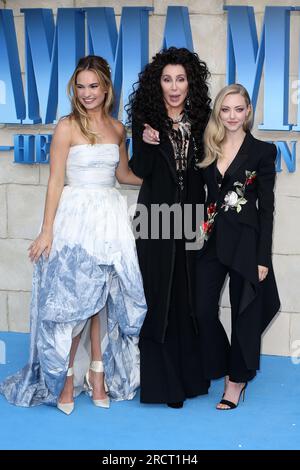 Londres, Royaume-Uni. 16 juillet 2018. Lily James, cher et Amanda Seyfried assistent à la première britannique de 'Mamma Mia! Ici nous y retournons » à l'Eventim Apollo à Londres. (Photo Fred Duval/SOPA Images/Sipa USA) crédit : SIPA USA/Alamy Live News Banque D'Images