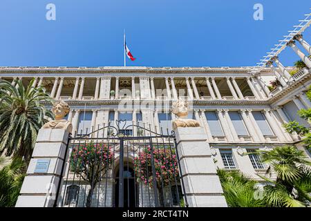 Nice et ses charmes au plus fort de l'été dans la chaleur brûlante. Nice et ses charmes en plein coeur de l'été sous une chaleur caniculaire. Banque D'Images