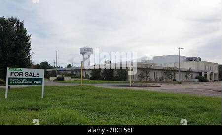 Le bâtiment du journal Sun Herald au 205 DeBuys Rd. Sets vides le samedi 17 juillet 2021 à Gulfport, Harrison County, MS, ÉTATS-UNIS. Construit en 1970, le bâtiment de près de 87 000 pieds carrés situé sur plus de 18 hectares et surnommé «fort Weeks» d'après un ancien éditeur, a survécu à l'ouragan Katrina - après quoi le Sun Herald a reçu un prix Pulitzer pour sa couverture - Mais n'a pas pu survivre à l'acquisition par la McClatchy Company, qui a fini de déménager les bureaux du journal dans un endroit plus petit et plus « rentable » dans le centre-ville de Gulfport à la mi-avril 2020. (Photo APEX MediaWire par Billy Suratt) Banque D'Images