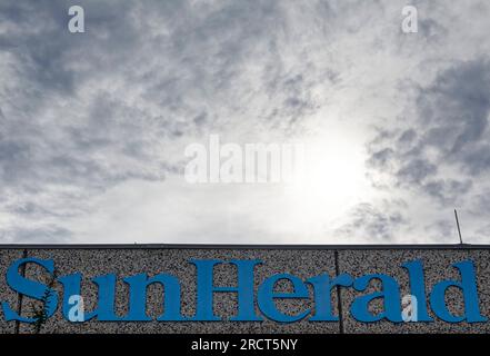 Le bâtiment du journal Sun Herald au 205 DeBuys Rd. Sets vides le samedi 17 juillet 2021 à Gulfport, Harrison County, MS, ÉTATS-UNIS. Construit en 1970, le bâtiment de près de 87 000 pieds carrés situé sur plus de 18 hectares et surnommé «fort Weeks» d'après un ancien éditeur, a survécu à l'ouragan Katrina - après quoi le Sun Herald a reçu un prix Pulitzer pour sa couverture - Mais n'a pas pu survivre à l'acquisition par la McClatchy Company, qui a fini de déménager les bureaux du journal dans un endroit plus petit et plus « rentable » dans le centre-ville de Gulfport à la mi-avril 2020. (Photo APEX MediaWire par Billy Suratt) Banque D'Images