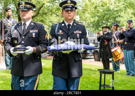 Le 54th Massachusetts Volunteer Regiment, sélectionné Garde d'honneur participant officiellement à la cérémonie honorant la vie de George Washington Dugan. Banque D'Images