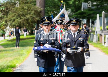 Le 54th Massachusetts Volunteer Regiment, sélectionné Garde d'honneur participant officiellement à la cérémonie honorant la vie de George Washington Dugan. Banque D'Images