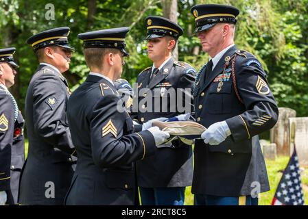 Le 54th Massachusetts Volunteer Regiment, sélectionné Garde d'honneur participant officiellement à la cérémonie honorant la vie de George Washington Dugan. Banque D'Images