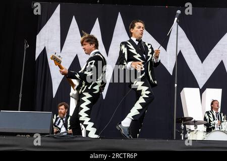 Milan, Italie. 15 juillet 2023. Pelle Almqvist de The Hives se produit en direct au Festival IDAYS de Milan. Crédit : SOPA Images Limited/Alamy Live News Banque D'Images