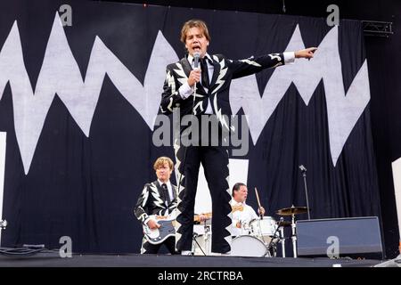 Milan, Italie. 15 juillet 2023. Pelle Almqvist de The Hives se produit en direct au Festival IDAYS de Milan. (Photo de Mairo Cinquetti/SOPA Images/Sipa USA) crédit : SIPA USA/Alamy Live News Banque D'Images